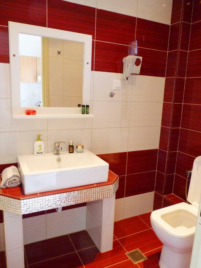 Yannis Apartments Afytos Eksteriør bilde
