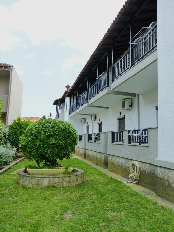 Yannis Apartments Afytos Eksteriør bilde