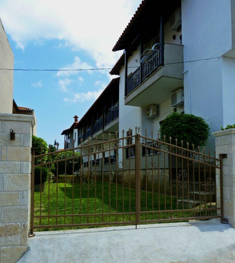 Yannis Apartments Afytos Eksteriør bilde
